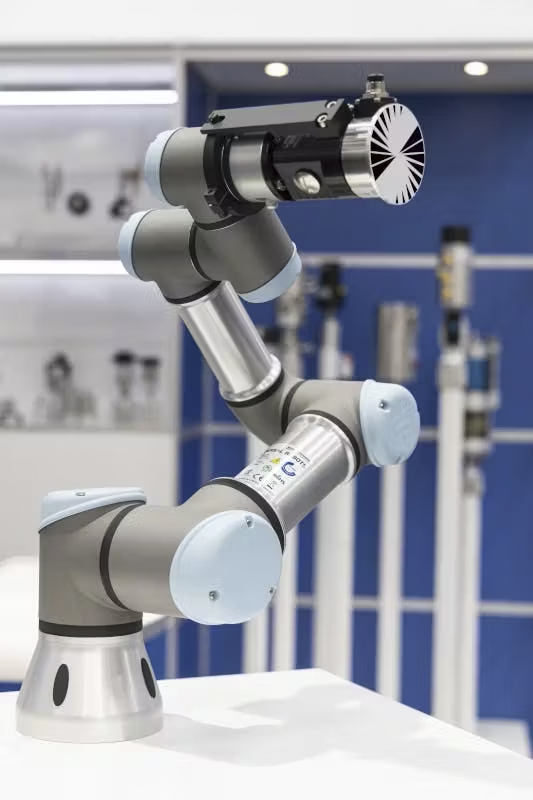 Universal Robots UR3e with Rotokombi.jpg