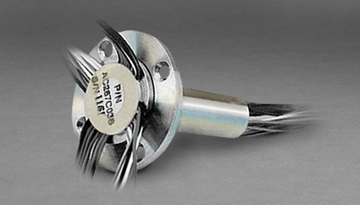 101-191_FO228-fiber-optic-rotary-joint-image-moog-core-700x400.psd